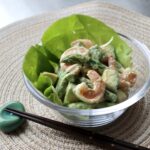Asparagus salad with prawns and avocado