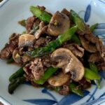 stir-fry beef with asparagus and mushroom