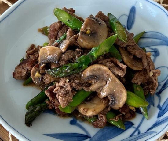 stir-fry beef with asparagus and mushroom
