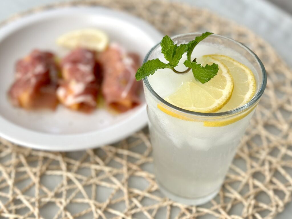 lemon fizz and prosciutto-wrapped melon