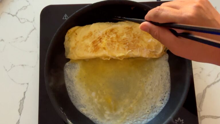 Tamagoyaki in a round pan
